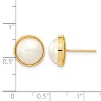 Gold stud earrings with round white pearl tops, shown from front and side view next to a measurement scale.