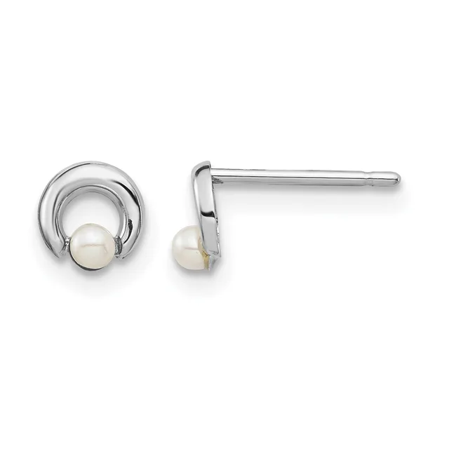 A pair of silver stud earrings with circular frames holding white pearls, shown from front and side views.